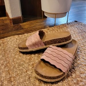 Scalloped slides